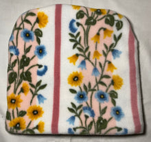Load image into Gallery viewer, Floral Streamliner Fleece Hat