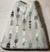 Load image into Gallery viewer, Faded Arrows Plush Fleece Hat